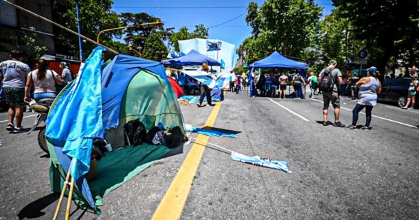 Desempleo: convocan a un “acampazo nacional”, también en Mar del Plata