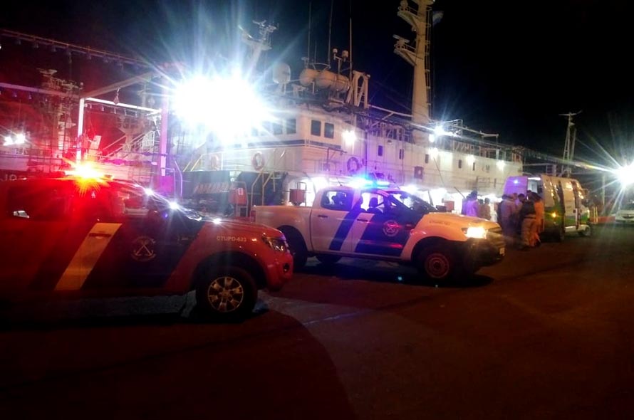 Prefectura rescató a un hombre que cayó al agua en el Puerto