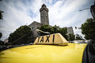 Taxistas autoconvocados mantienen su rechazo a la regulación horaria del servicio