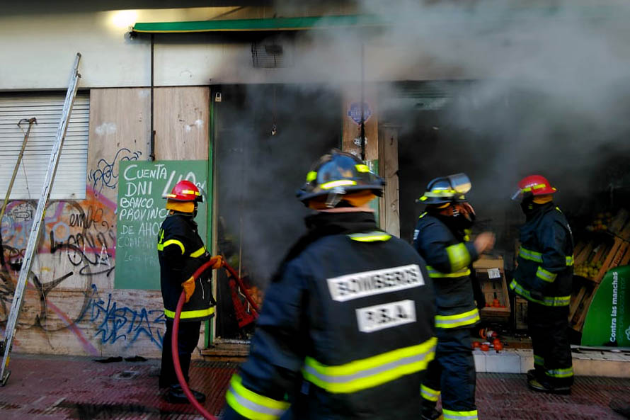 Se incendió una despensa en pleno centro: no hubo heridos