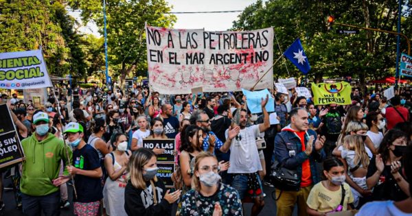 Petroleras: numerosa marcha en Mar del Plata contra la exploración sísmica