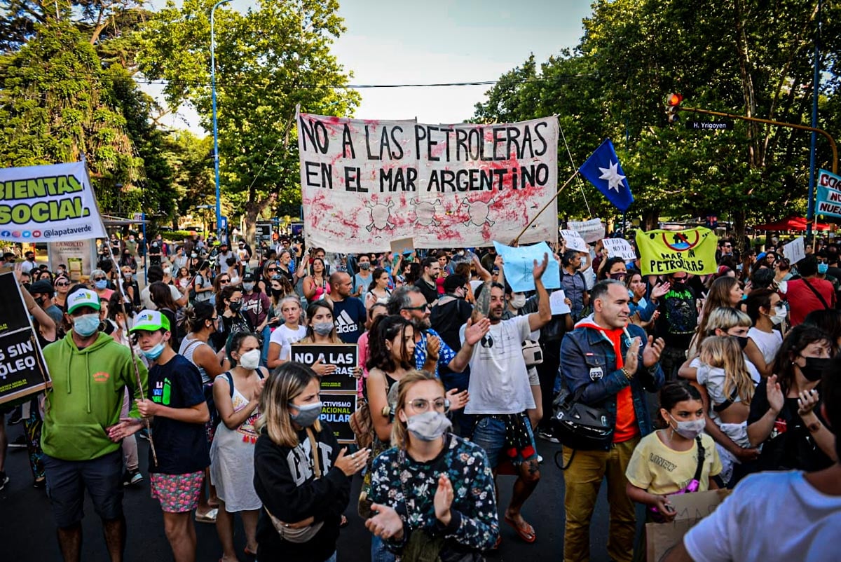 Petroleras: numerosa marcha en Mar del Plata contra la exploración sísmica