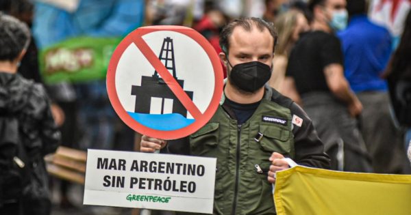 Petroleras, nuevo estudio ambiental: para Greenpeace, “tiene graves falencias”