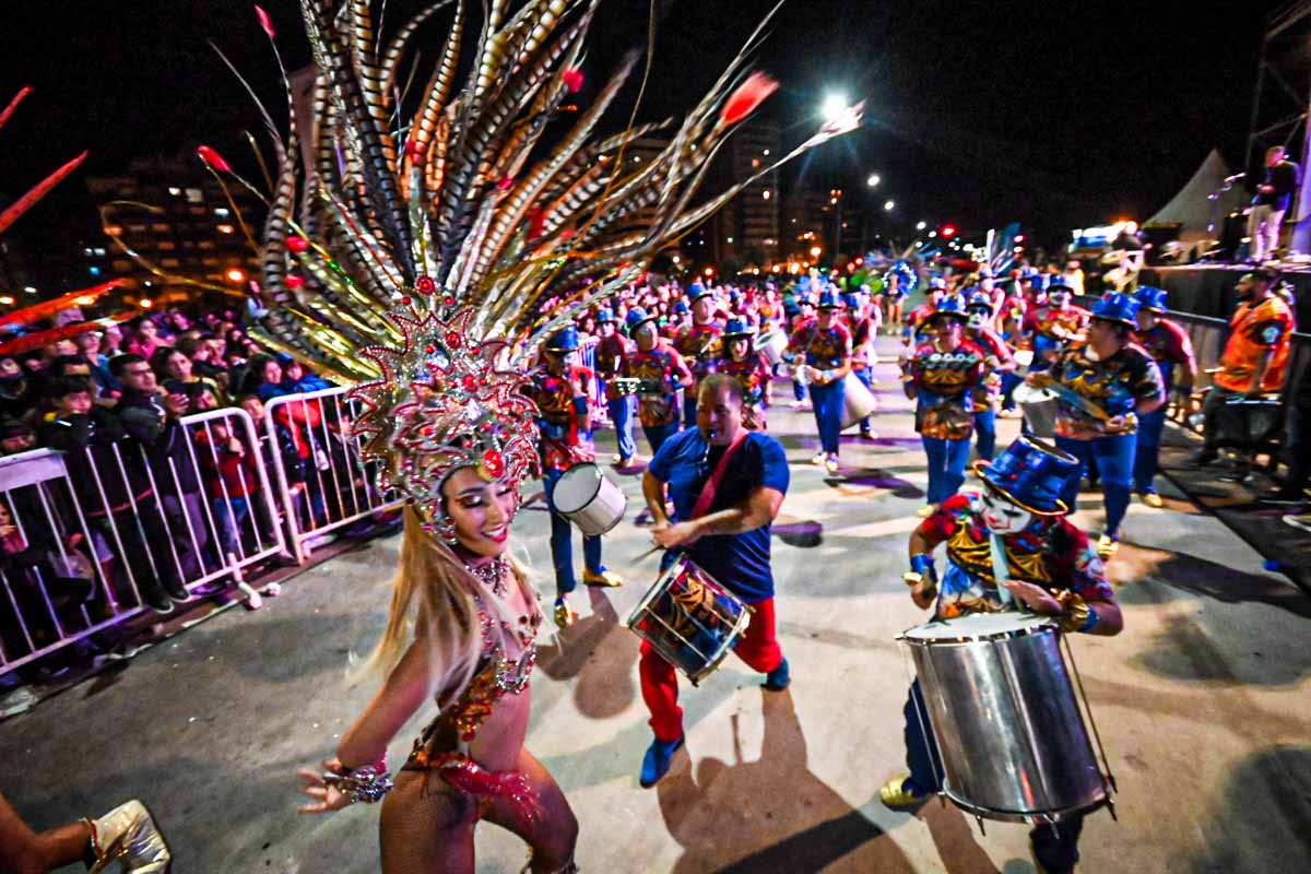 Carnaval: los desfiles, el color y la espuma del Corso Central en Mar del Plata