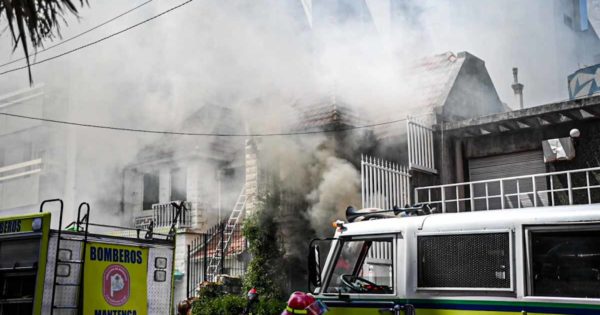 Se incendió una casa en el barrio La Perla: asistieron a dos mujeres
