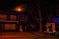 Bomberos sofocaron un incendio en una casa del barrio Parque Luro