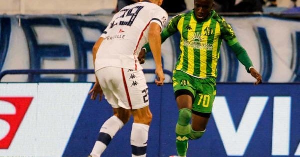Aldosivi sufrió la efectividad de Vélez en el debut de la Copa de la Liga Profesional