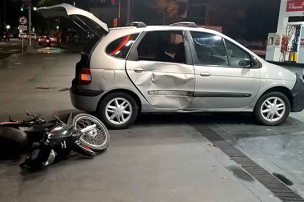 Un motociclista en grave estado tras un choque en el macrocentro