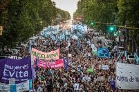 Masiva marcha por el #8M en Mar del Plata: “La deuda es con nosotras y nosotres”