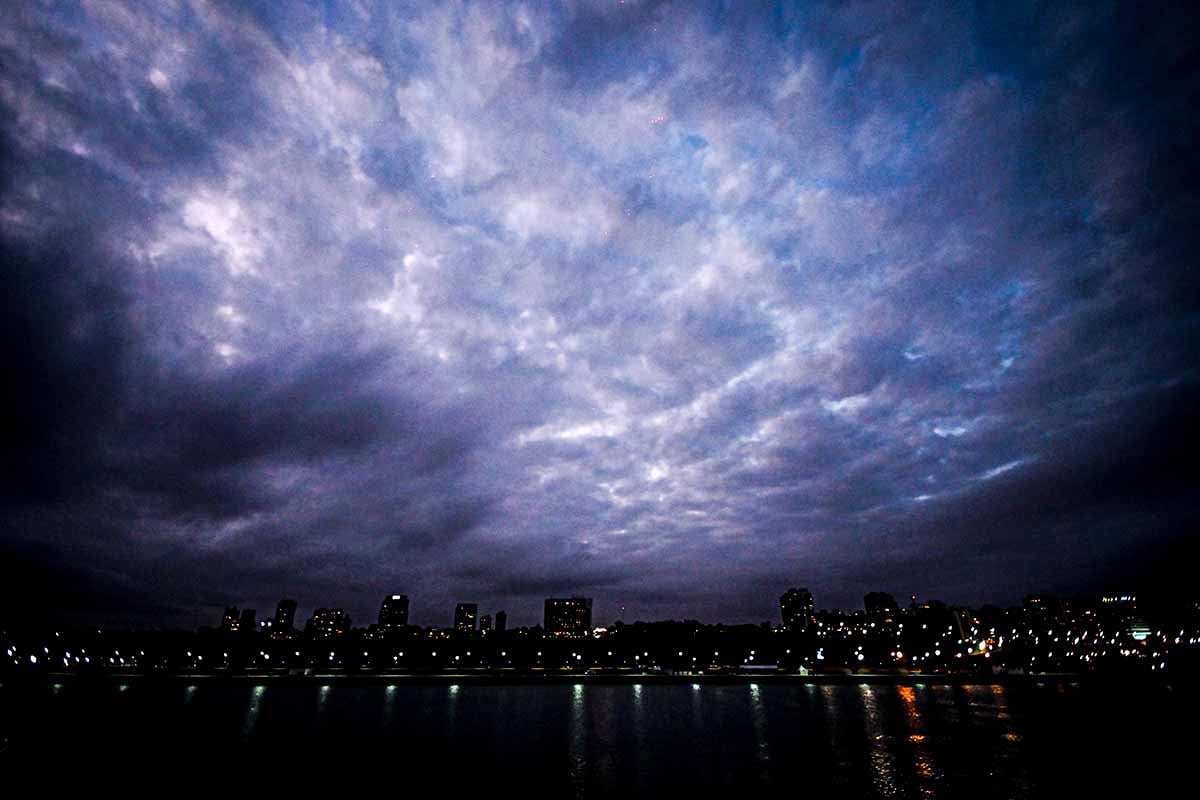 Nubosidad, viento y alerta por tormentas fuertes en Mar del Plata