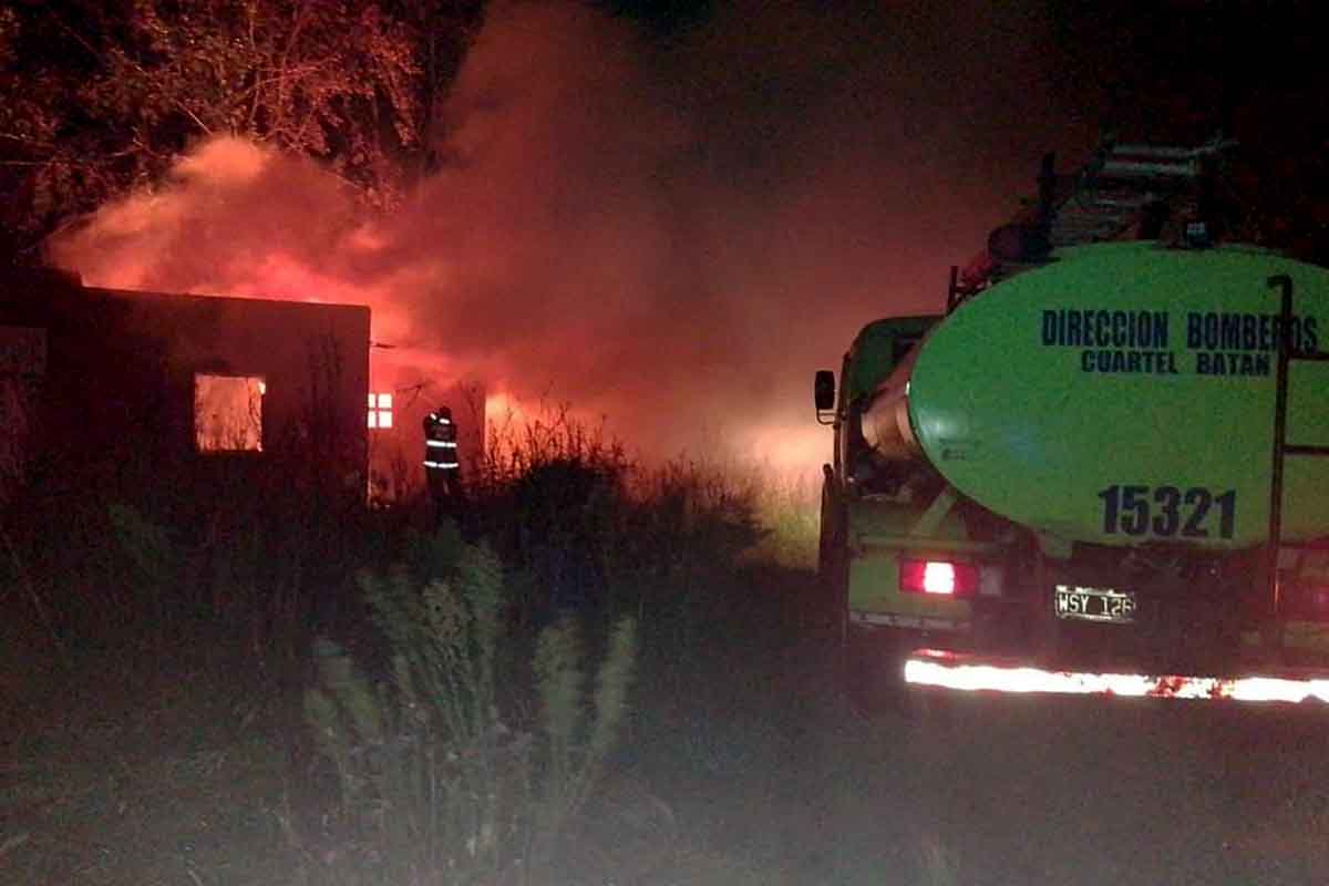 Se incendió una casa deshabitada en el barrio El Colmenar