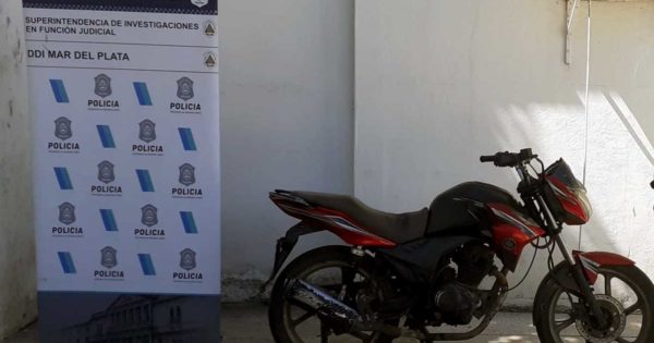 Asalto, tiros y muerte en el barrio San Cayetano: buscan al otro ocupante de la moto