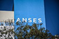 El jueves empieza a pagarse el bono de refuerzo de Anses: el calendario de cobro