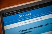 Cómo será la inscripción para el bono de Anses para informales y monotributistas