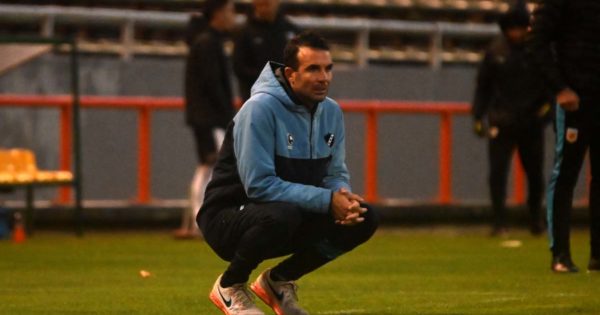Sin alcanzar los objetivos, Fernández dejó de ser el entrenador de Alvarado