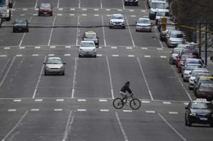 Un proyecto oficialista busca restringir la circulación de bicicletas por avenidas