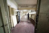 La cárcel de Batán, colapsada: la Provincia acordó con la UTN diseñar un plan de obra