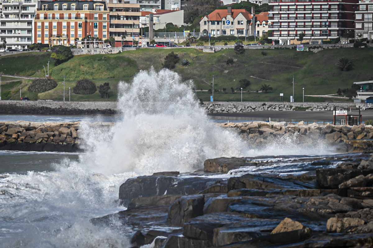 Emiten un alerta meteorológico por vientos fuertes en Mar del Plata