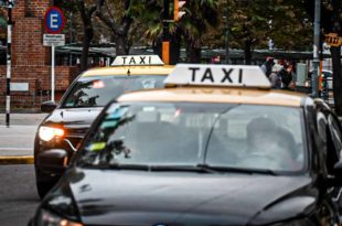En estado de alerta, taxistas reclaman avances en el aumento de la tarifa