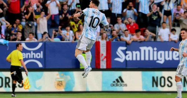 Con cinco goles de Messi, Argentina se divirtió en un amistoso ante Estonia