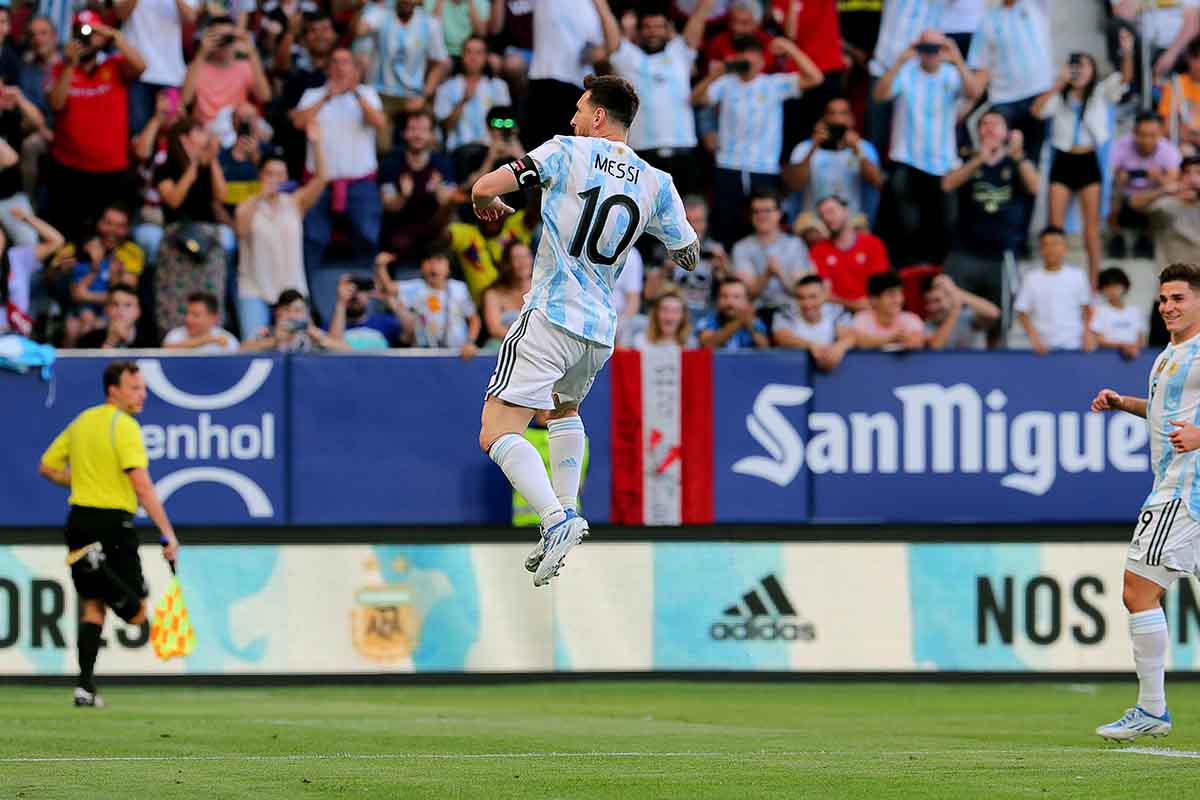 Con cinco goles de Messi, Argentina se divirtió en un amistoso ante Estonia