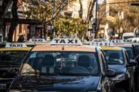 Taxistas denunciarán en la Justicia la falta de control a las aplicaciones de transporte