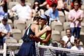 Solana Sierra y Lucie Havlickova tras finalizar la final del Roland Garros (Foto: FFT)