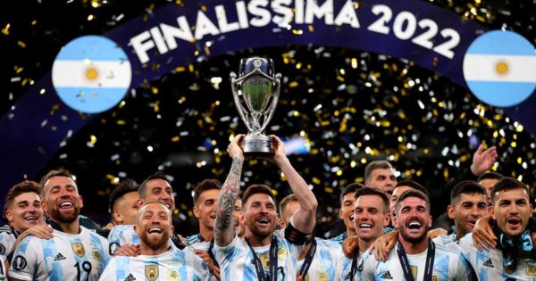 Argentina goleó a Italia, se consagró campeón de la Finalissima y dio la vuelta en Inglaterra