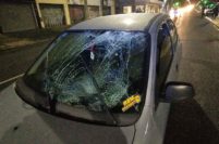 Un joven en estado “crítico” tras un choque entre un auto y una moto