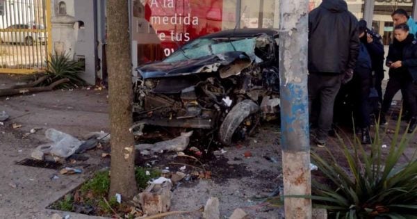 Murió un hombre tras un violento choque en la avenida Luro y España