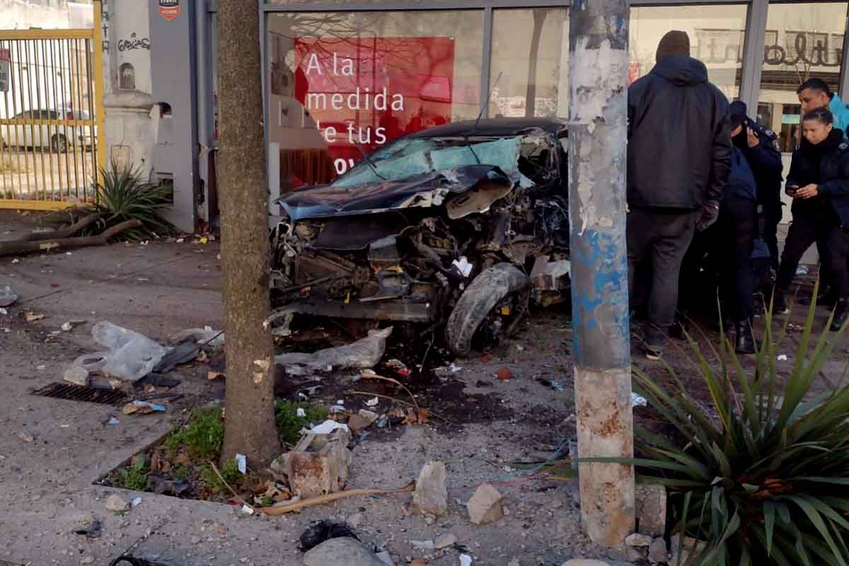 Murió un hombre tras un violento choque en la avenida Luro y España