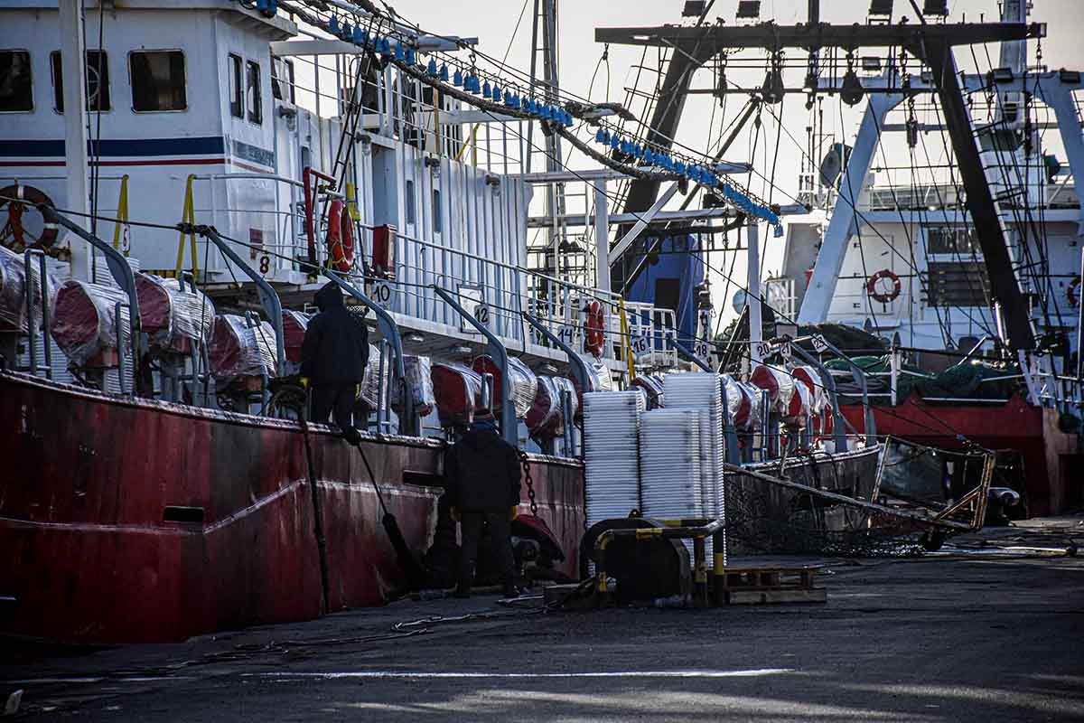Capitanes amenazan con paralizar la pesca contra el impuesto a las ganancias