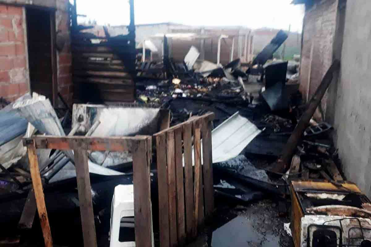 Se incendió una casa en Batán: tres personas afectadas