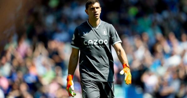 “Dibu” Martínez disputó su partido 100 por Premier League con el Aston Villa