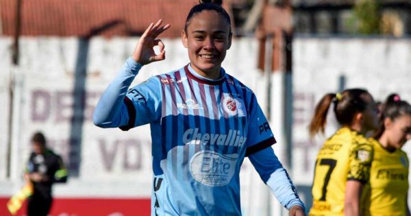 En la reanudación del fútbol femenino, Marina Delgado anotó para la UAI