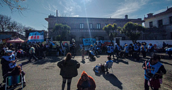 “Basta de ajuste”: protesta de organizaciones y tensión en el Unzué
