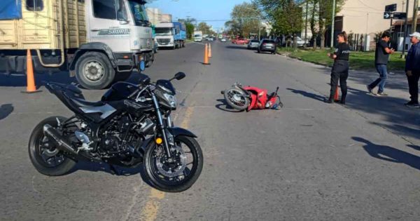 Dos mujeres y un niño, hospitalizados tras un choque entre dos motos 