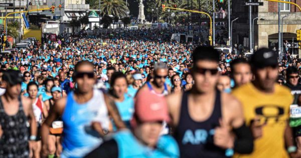 Medio Maratón de Mar del Plata: la masiva fiesta del atletismo, en fotos