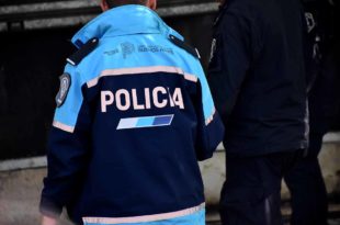 Dos prófugos y cinco allanamientos por el crimen en el barrio Las Dalias