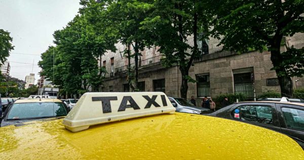 Taxis y remises: el aumento de la tarifa avanzó en comisión y llega a sesión