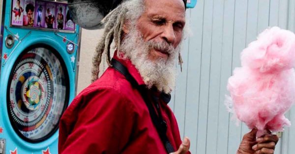 El jamaiquino Cedric Myton arriba a Mar del Plata en el ciclo El Jardín del Reggae