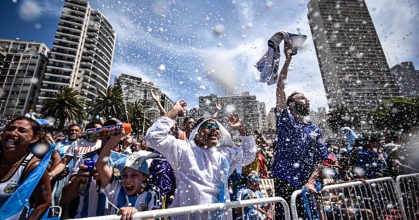 El “fan fest” volvió a ser cábala y miles de personas festejaron el título mundial