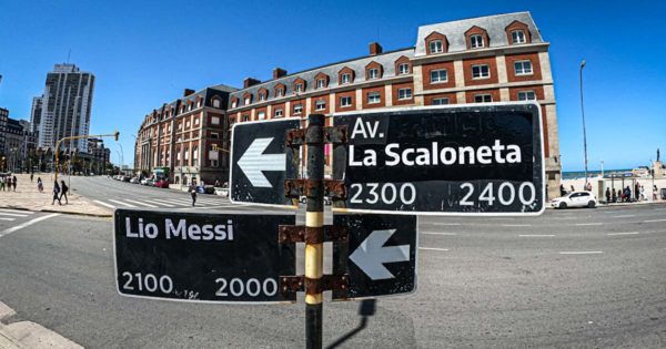 Fiebre mundialista en Mar del Plata: hinchas renombraron una calle “Lio Messi”
