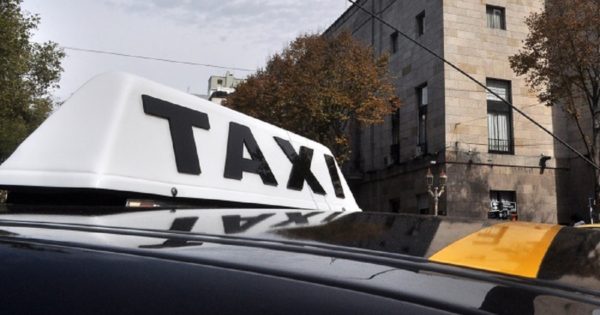 Taxistas presentan un segundo pedido de aumento, del 50% y desdoblado