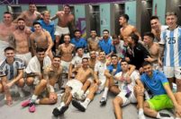 Los festejos argentinos en el vestuario tras el histórico pase a la final de Qatar