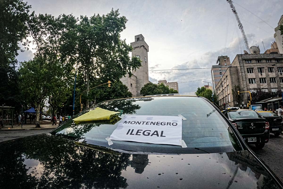 Taxistas y remiseros intensifican el conflicto y denunciaron a Montenegro en la Justicia