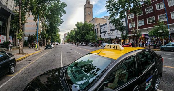 Nuevo paro de taxis: el oficialismo acusó al sector de tomar “medidas violentas”