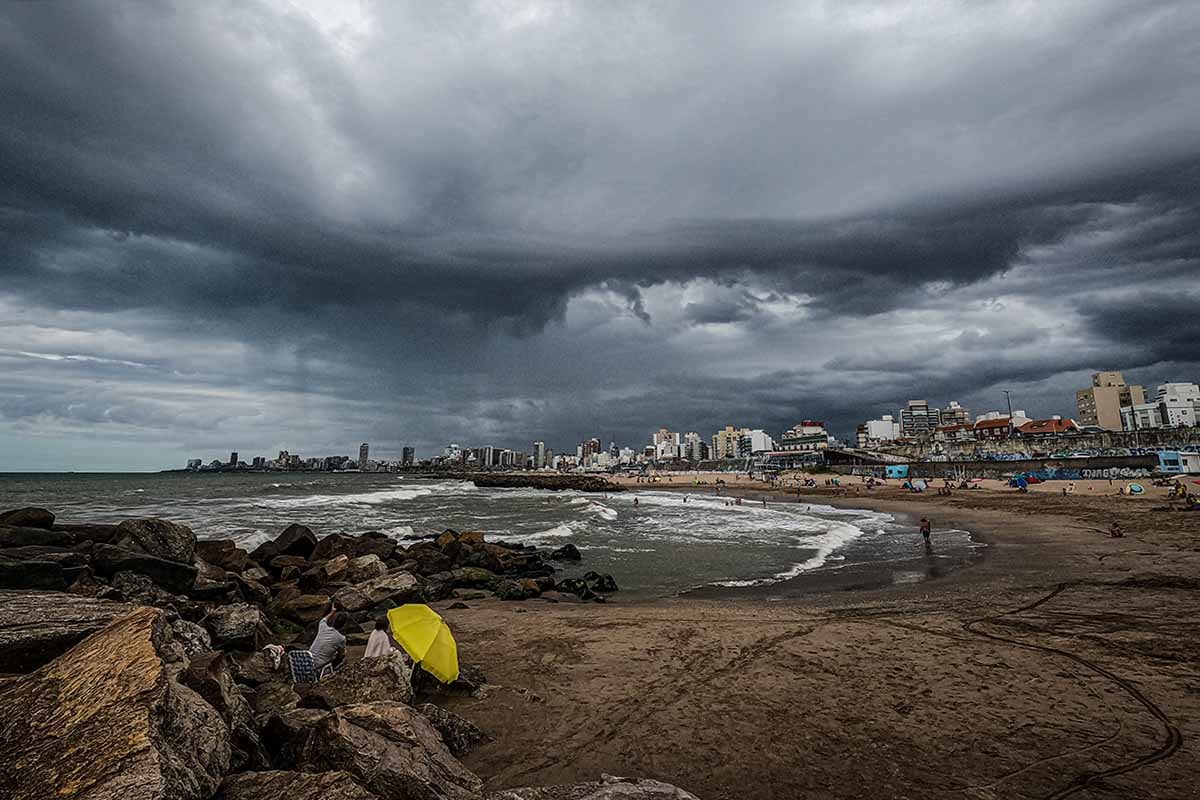 Emiten un alerta meteorológico para Mar del Plata por tormentas fuertes