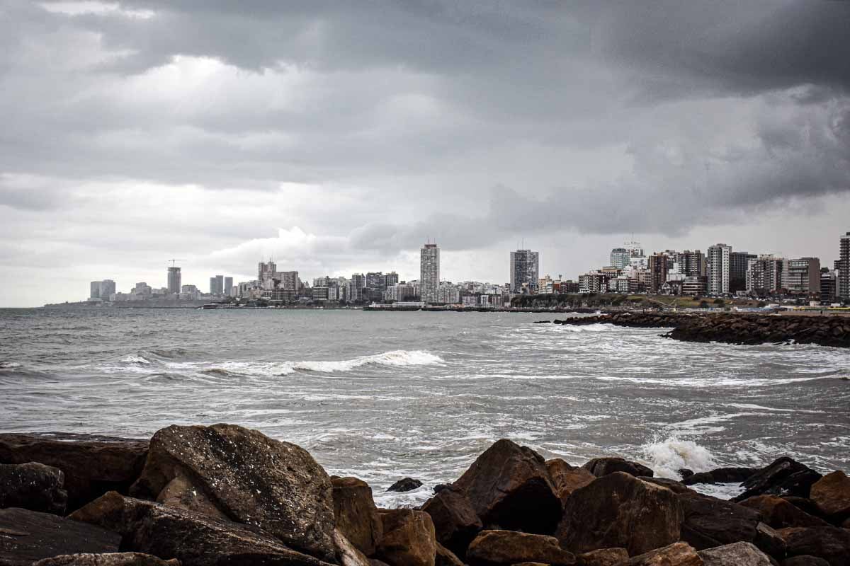 Rige un alerta amarillo por tormentas en Mar del Plata: se esperan ráfagas intensas