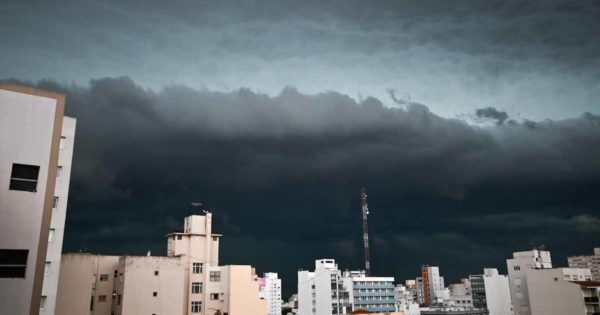 Emiten un nuevo alerta por tormentas y vientos fuertes en Mar del Plata
